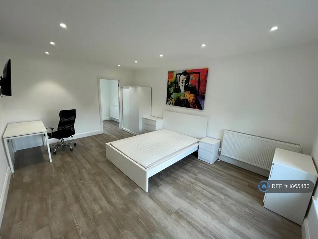 6 bedroom detached house for rent
