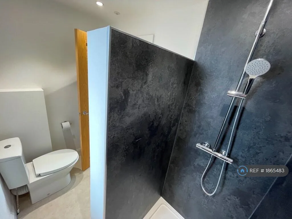 6 bedroom detached house for rent