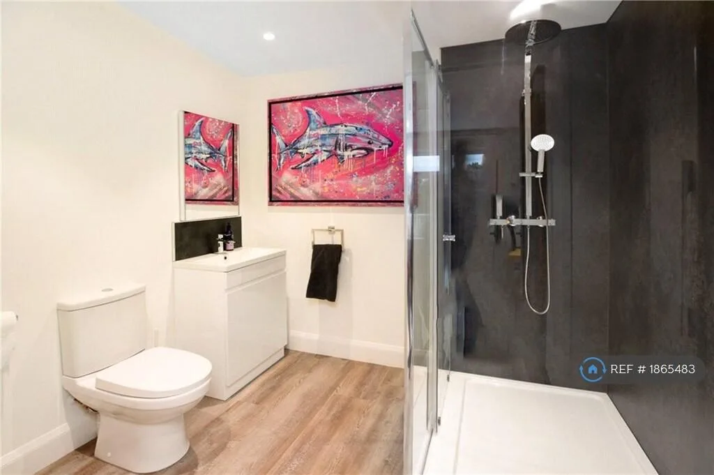 6 bedroom detached house for rent