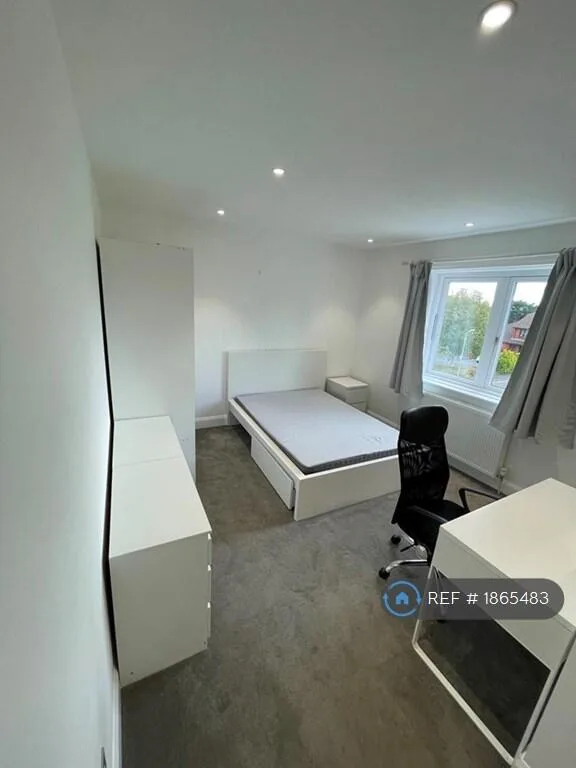 6 bedroom detached house for rent