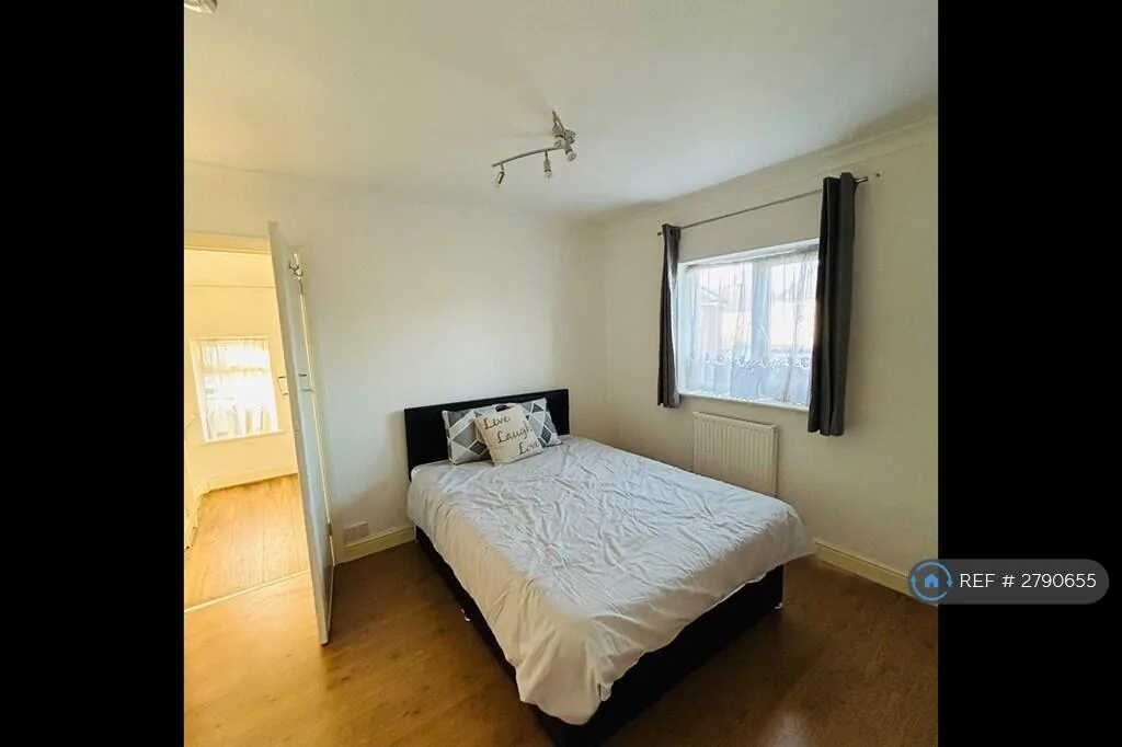 3 bedroom semi-detached house for rent