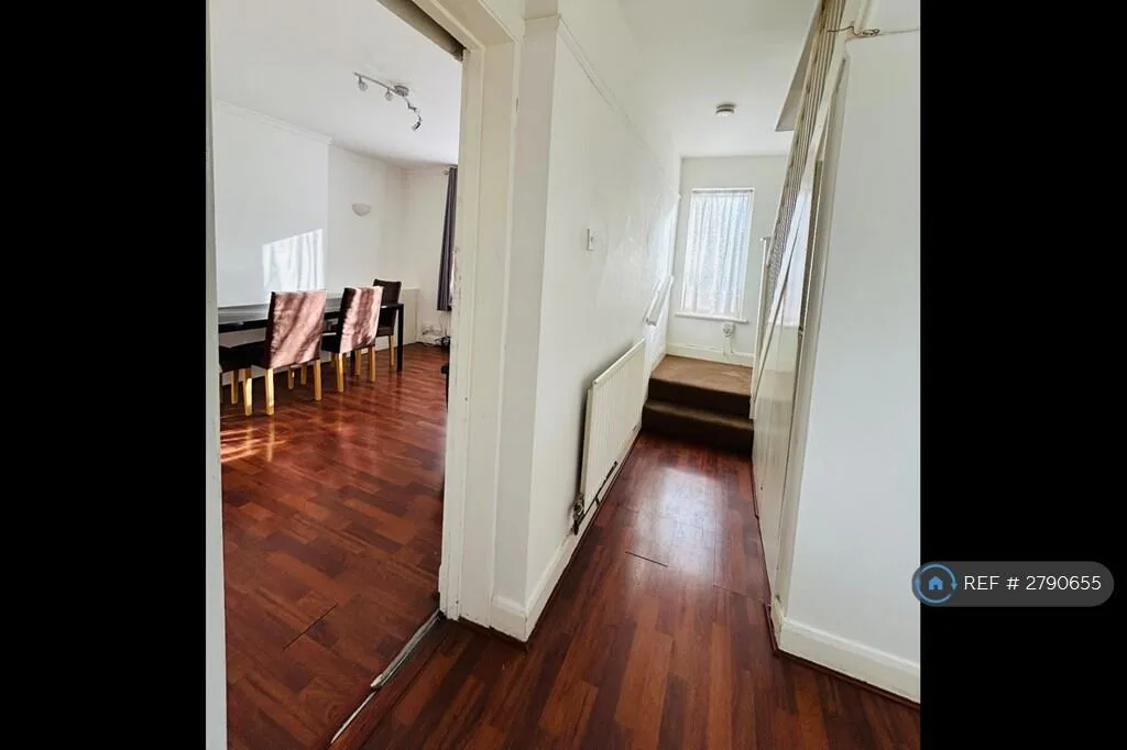 3 bedroom semi-detached house for rent