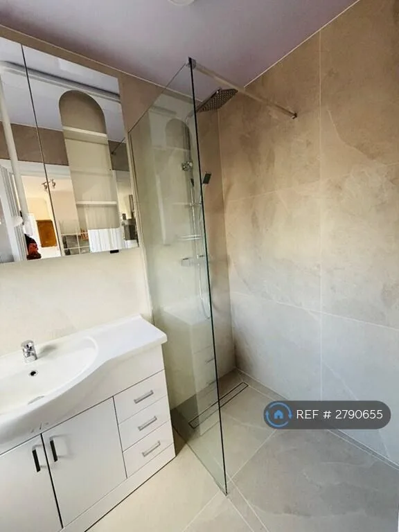 3 bedroom semi-detached house for rent