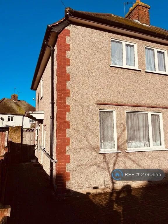 3 bedroom semi-detached house for rent