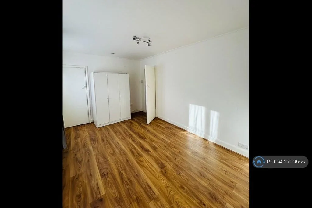 3 bedroom semi-detached house for rent