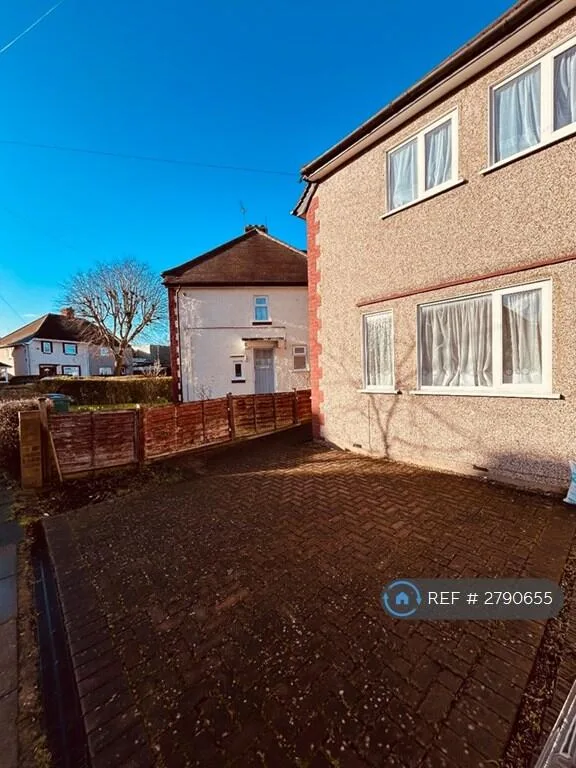 3 bedroom semi-detached house for rent