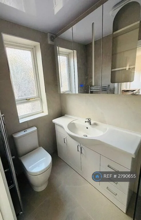 3 bedroom semi-detached house for rent