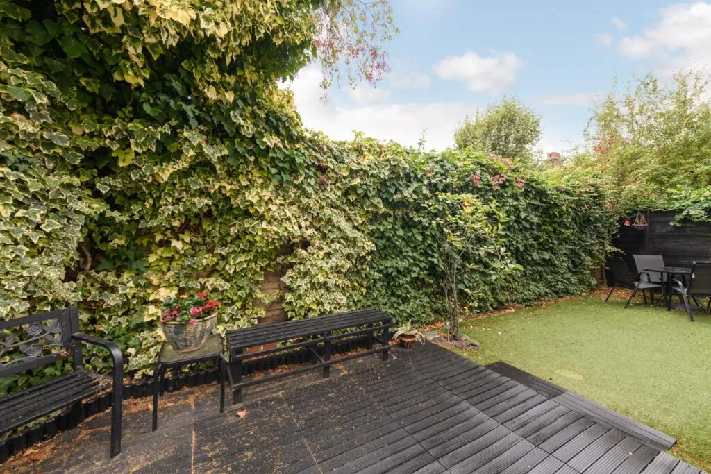 3 bedroom end of terrace house for rent