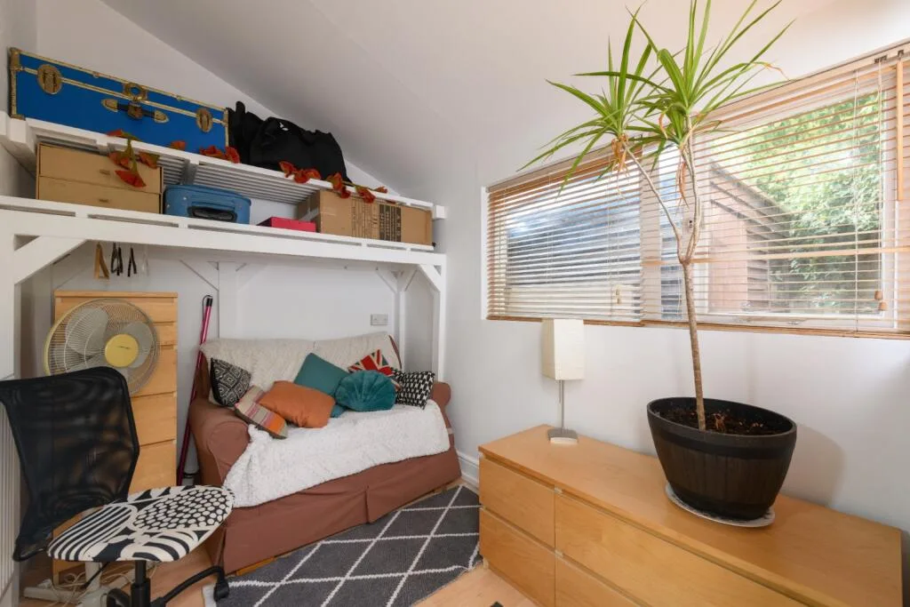 3 bedroom end of terrace house for rent