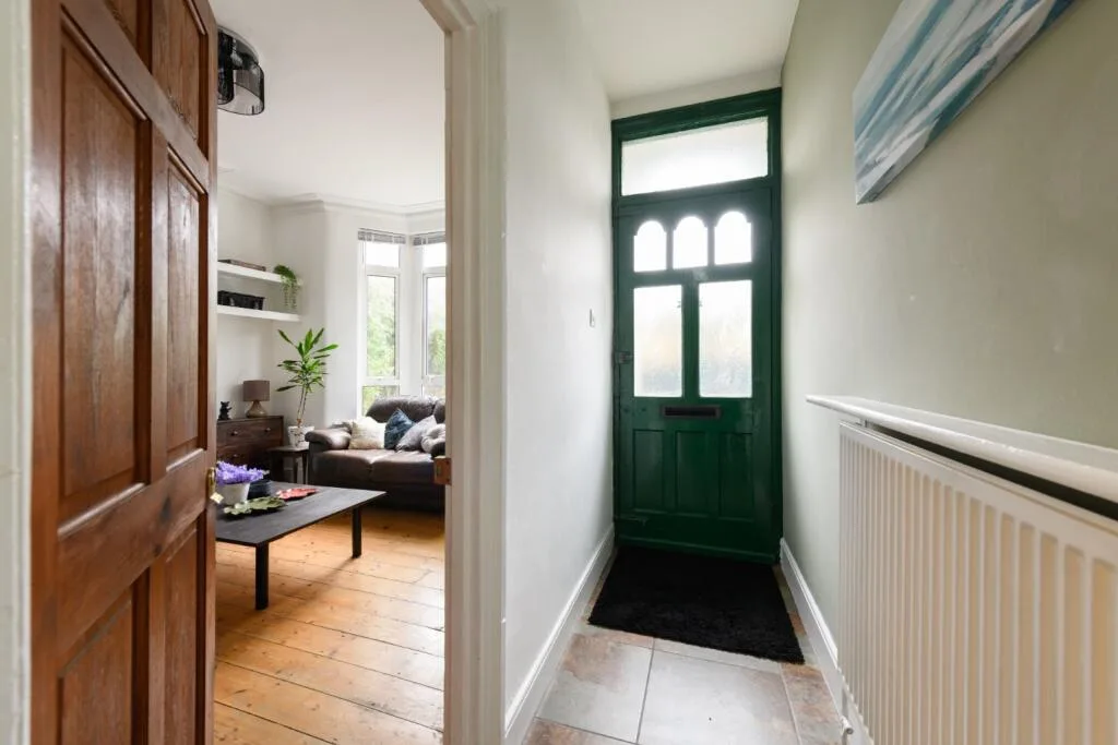 3 bedroom end of terrace house for rent