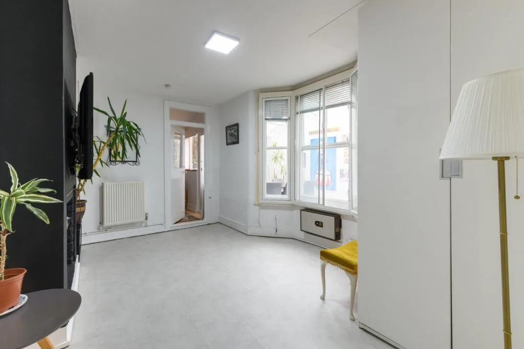 3 bedroom end of terrace house for rent