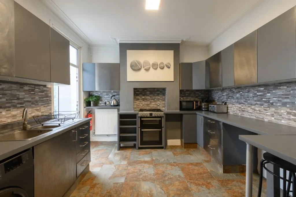 3 bedroom end of terrace house for rent