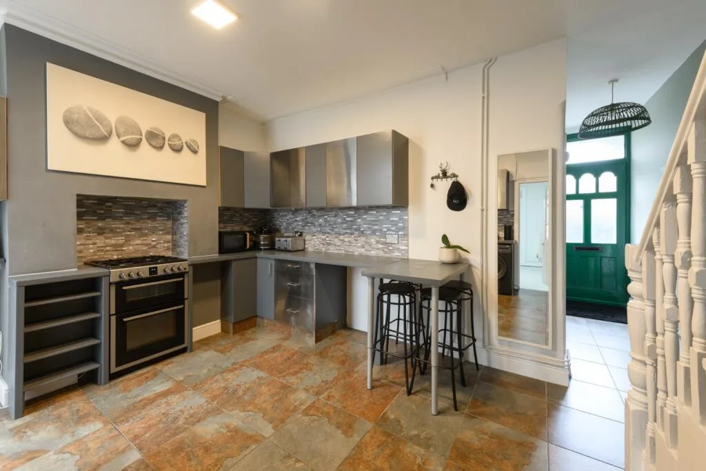 3 bedroom end of terrace house for rent