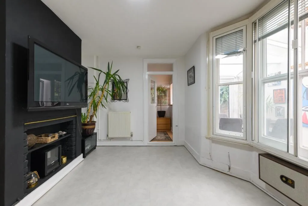 3 bedroom end of terrace house for rent