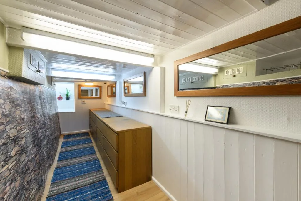 3 bedroom end of terrace house for rent