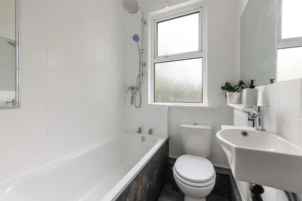 3 bedroom end of terrace house for rent