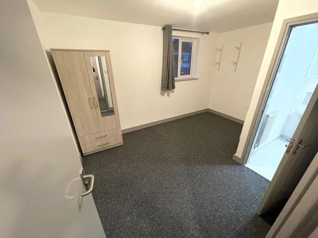 6 bedroom house for rent
