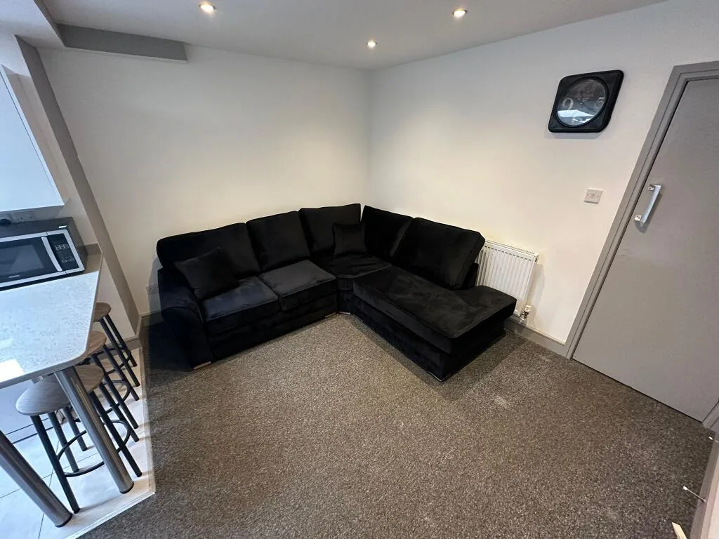 6 bedroom house for rent