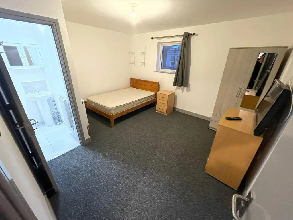 6 bedroom house for rent