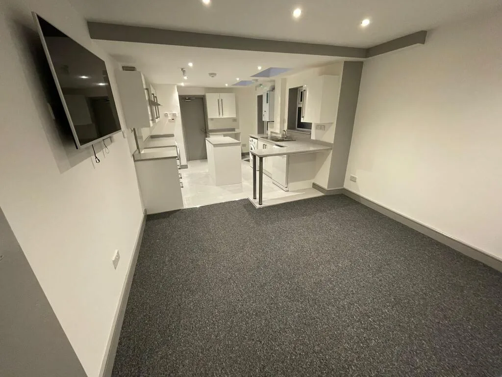 6 bedroom house for rent