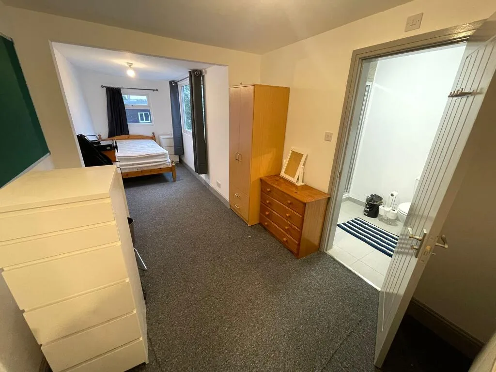 6 bedroom house for rent