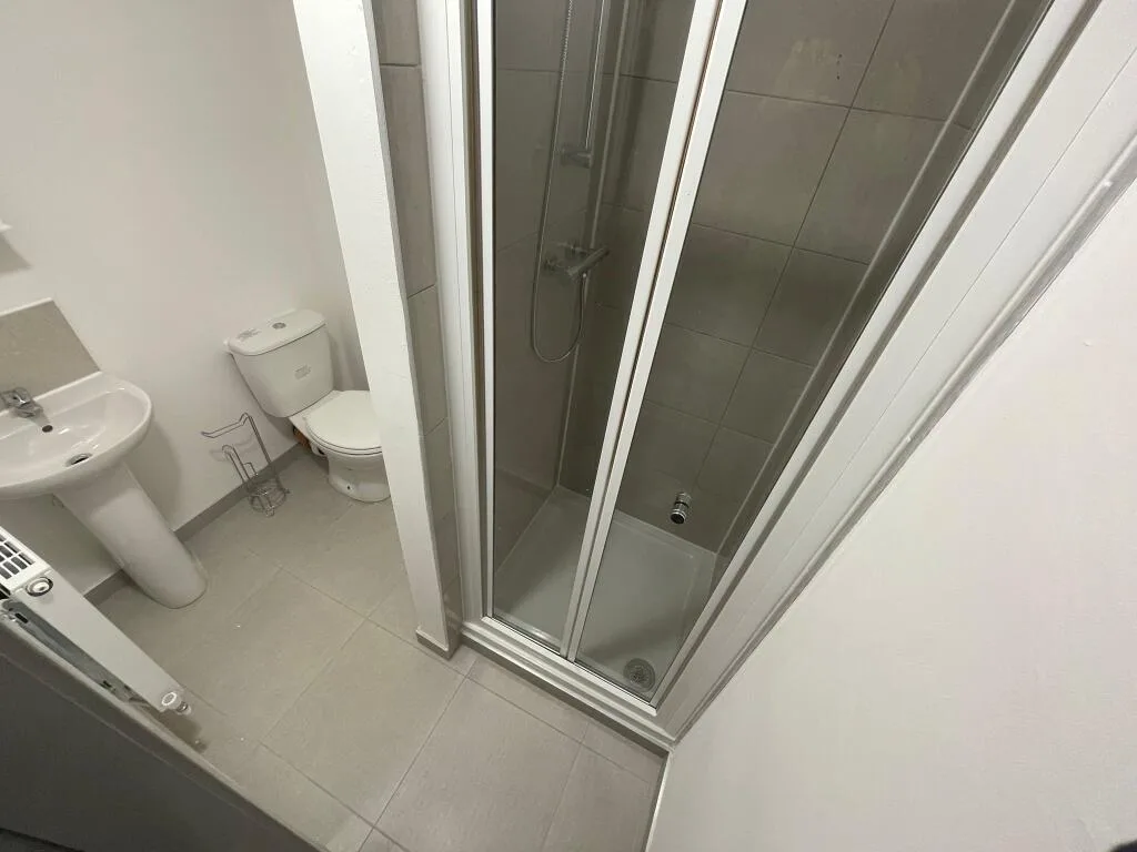 6 bedroom house for rent