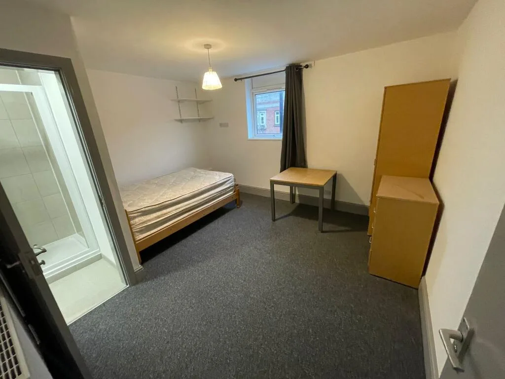 6 bedroom house for rent