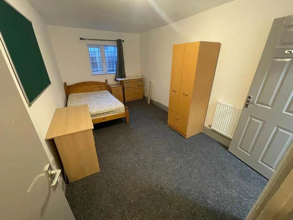 6 bedroom house for rent