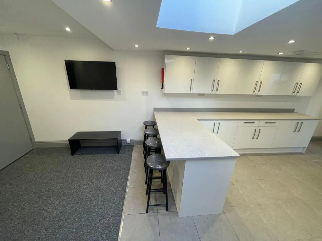 6 bedroom house for rent