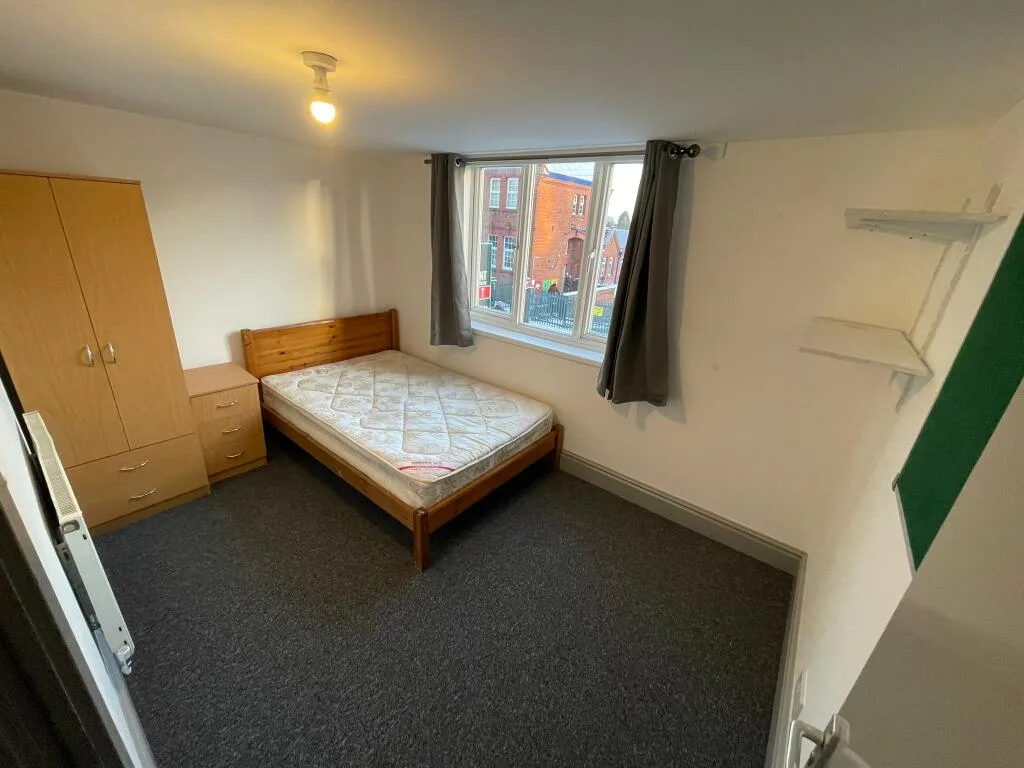 6 bedroom house for rent