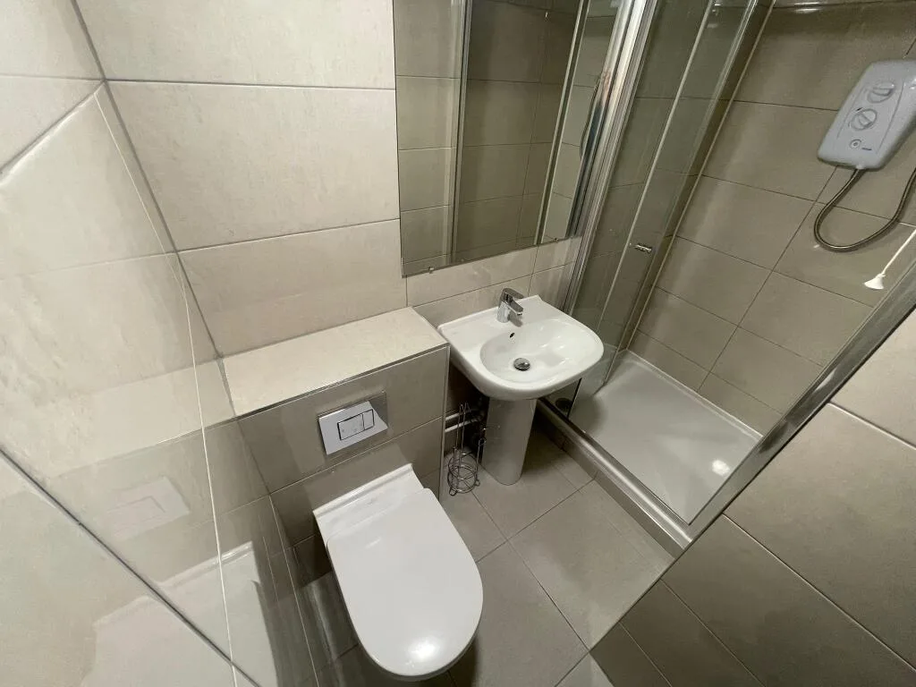 6 bedroom house for rent