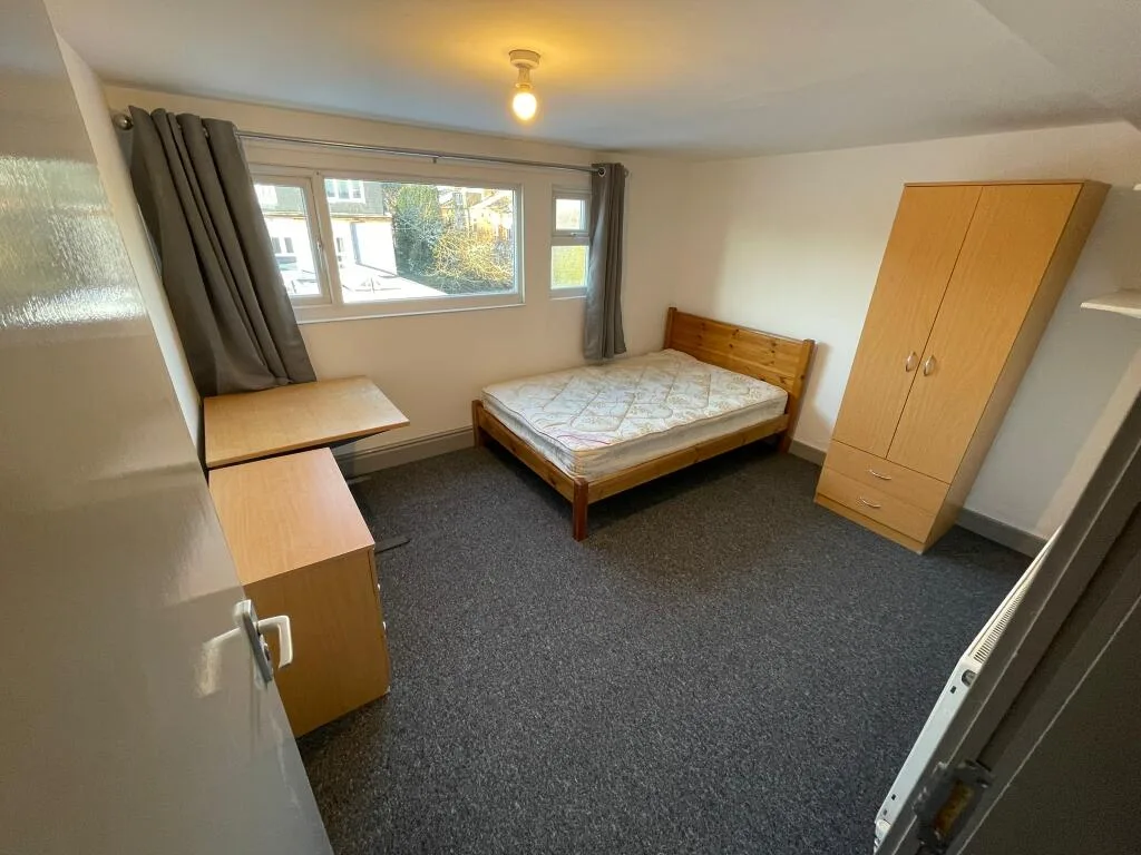 6 bedroom house for rent
