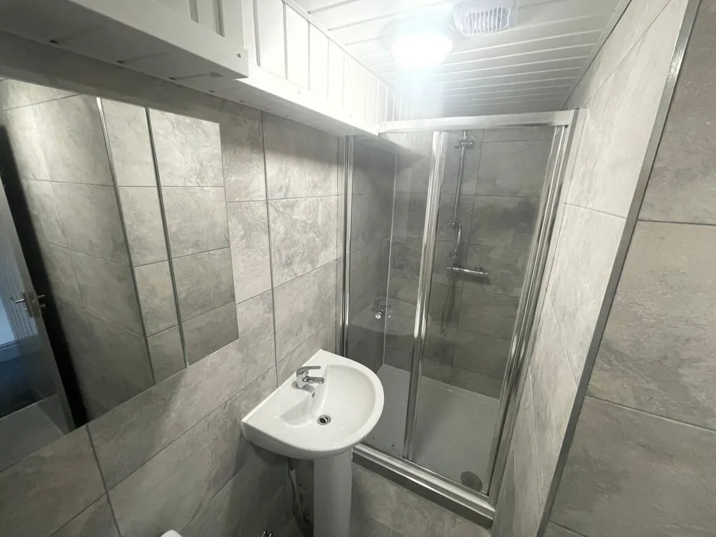 6 bedroom house for rent
