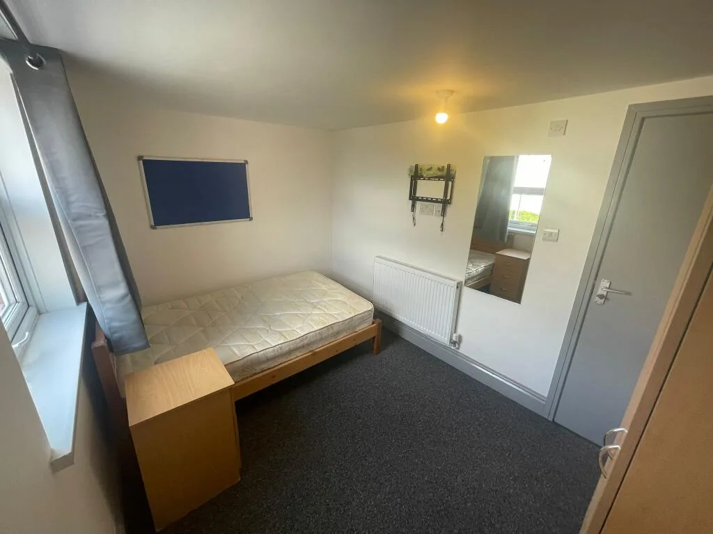 6 bedroom house for rent