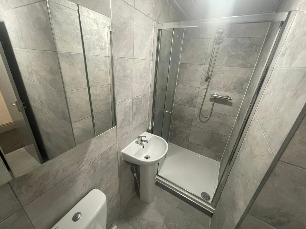 6 bedroom house for rent