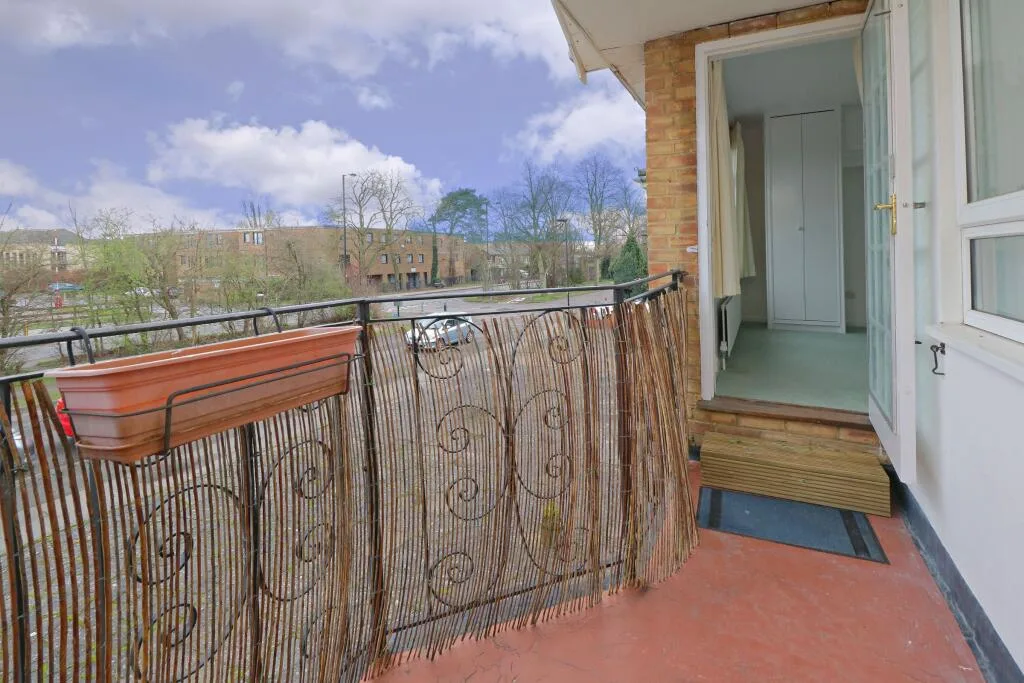 2 bedroom maisonette for rent