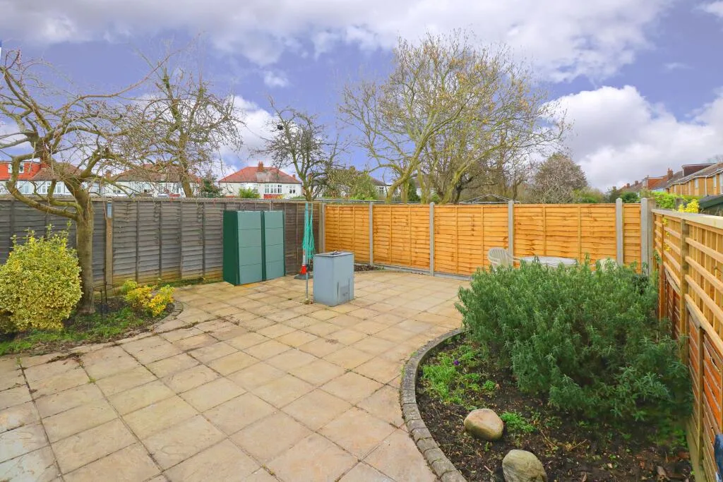 2 bedroom maisonette for rent