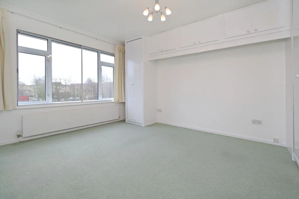 2 bedroom maisonette for rent