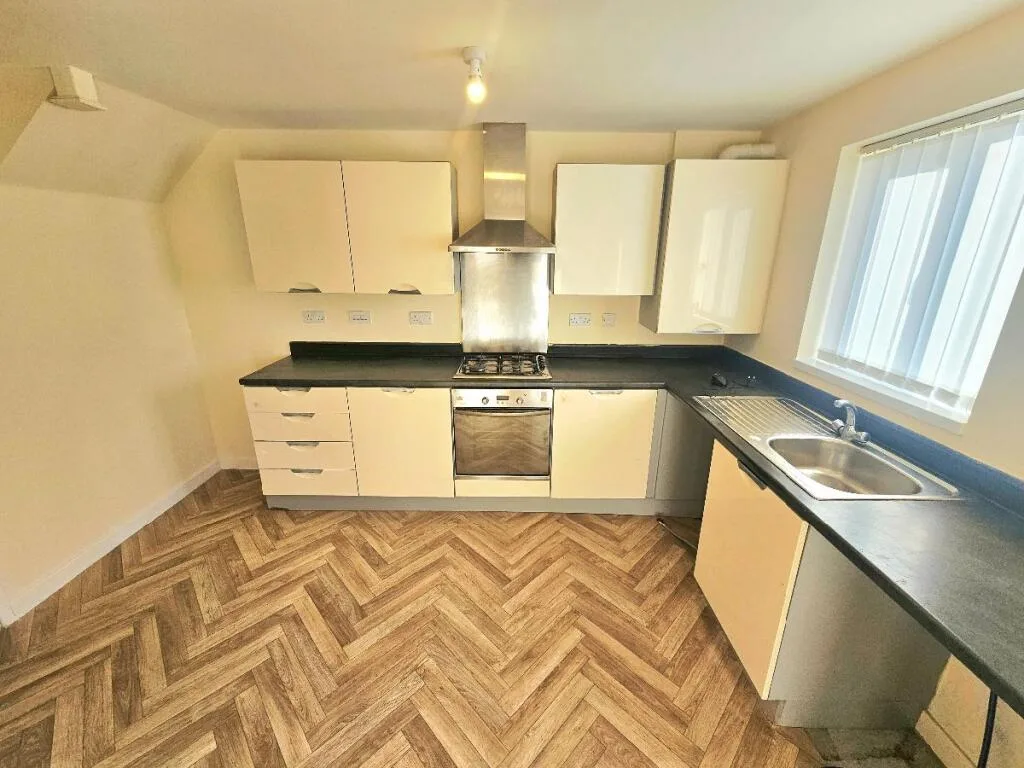 3 bedroom semi-detached house for rent