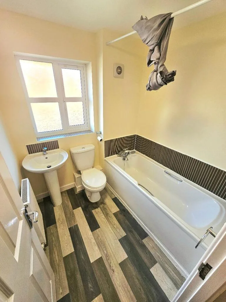 3 bedroom semi-detached house for rent