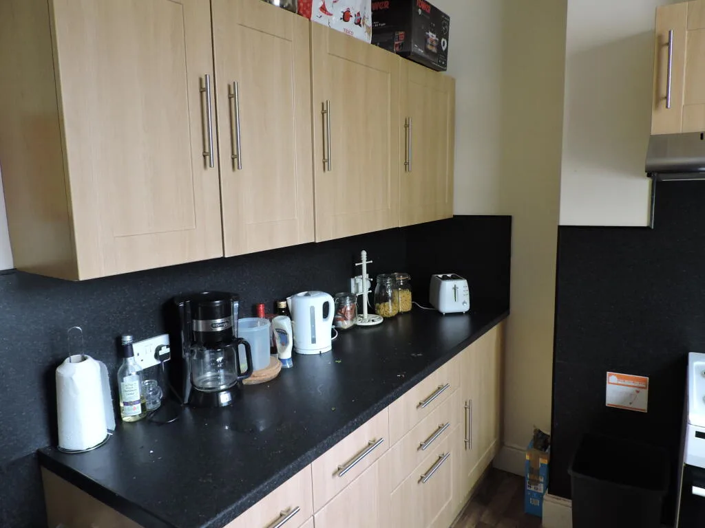 7 bedroom maisonette for rent