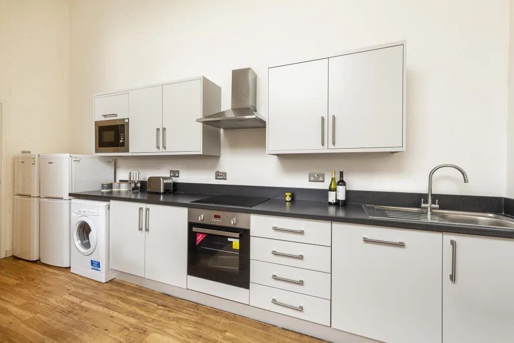 6 bedroom apartment for rent