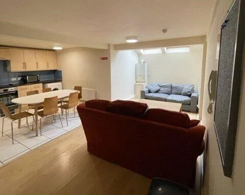 6 bedroom apartment for rent