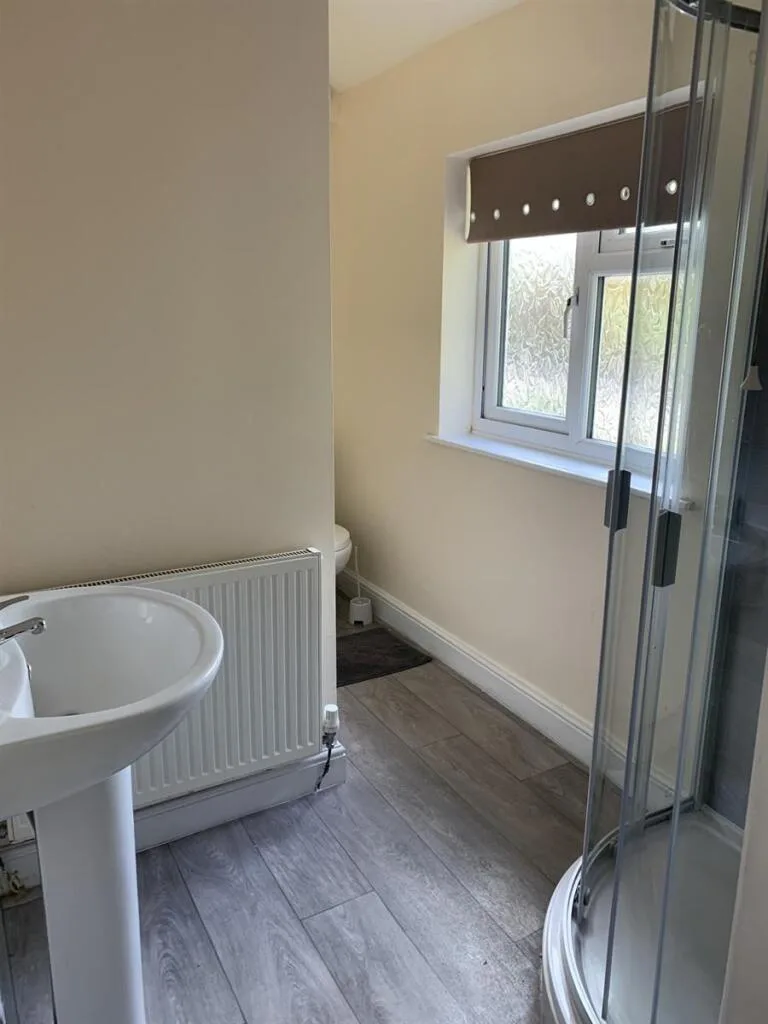 4 bedroom semi-detached house for rent