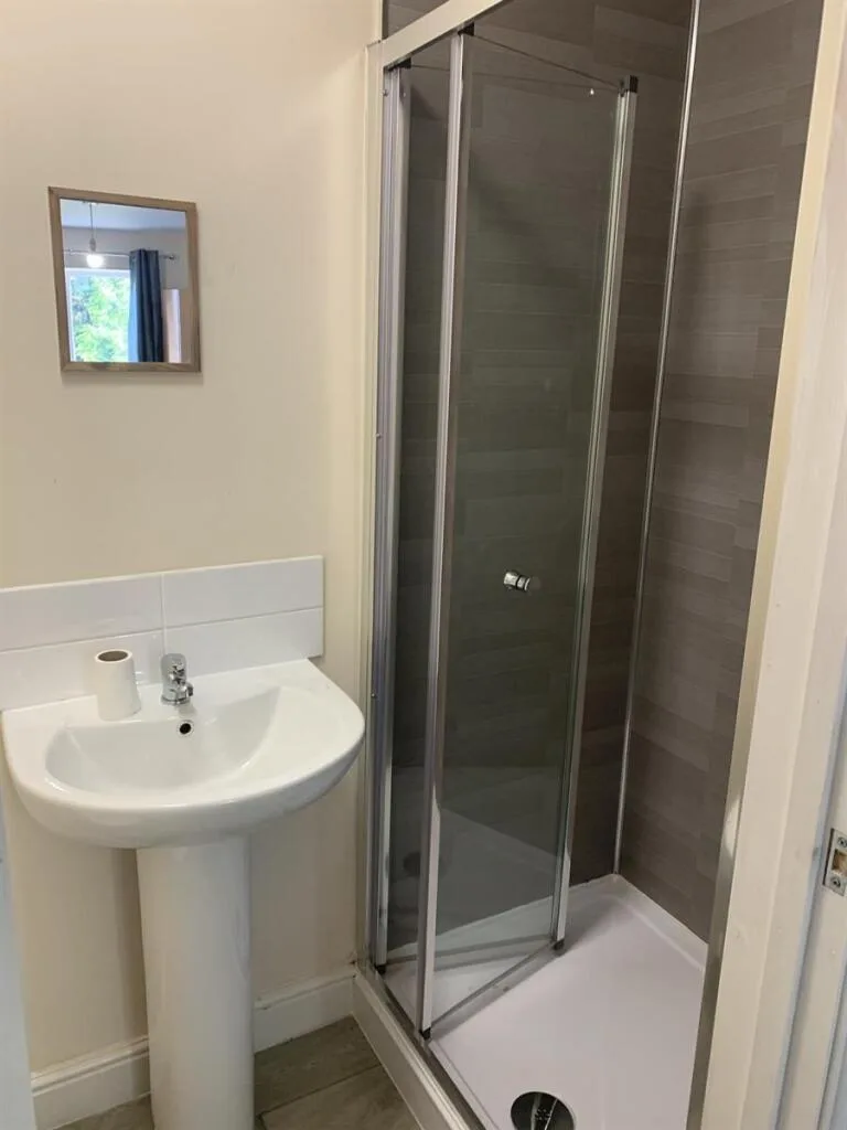 4 bedroom semi-detached house for rent