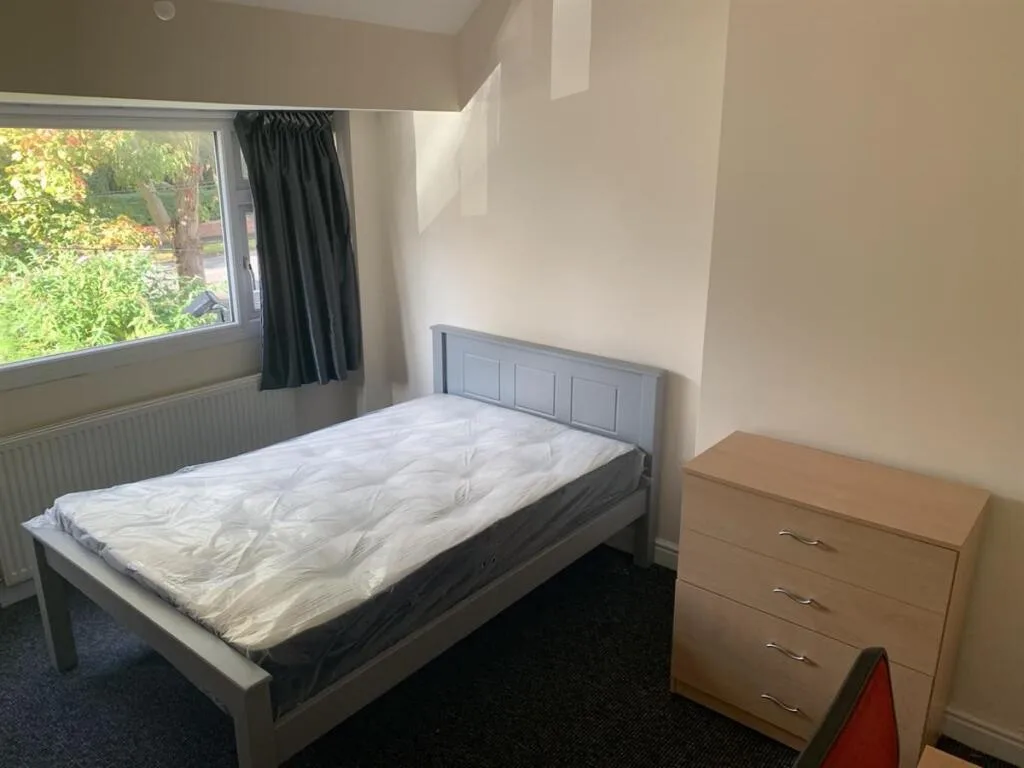 4 bedroom semi-detached house for rent