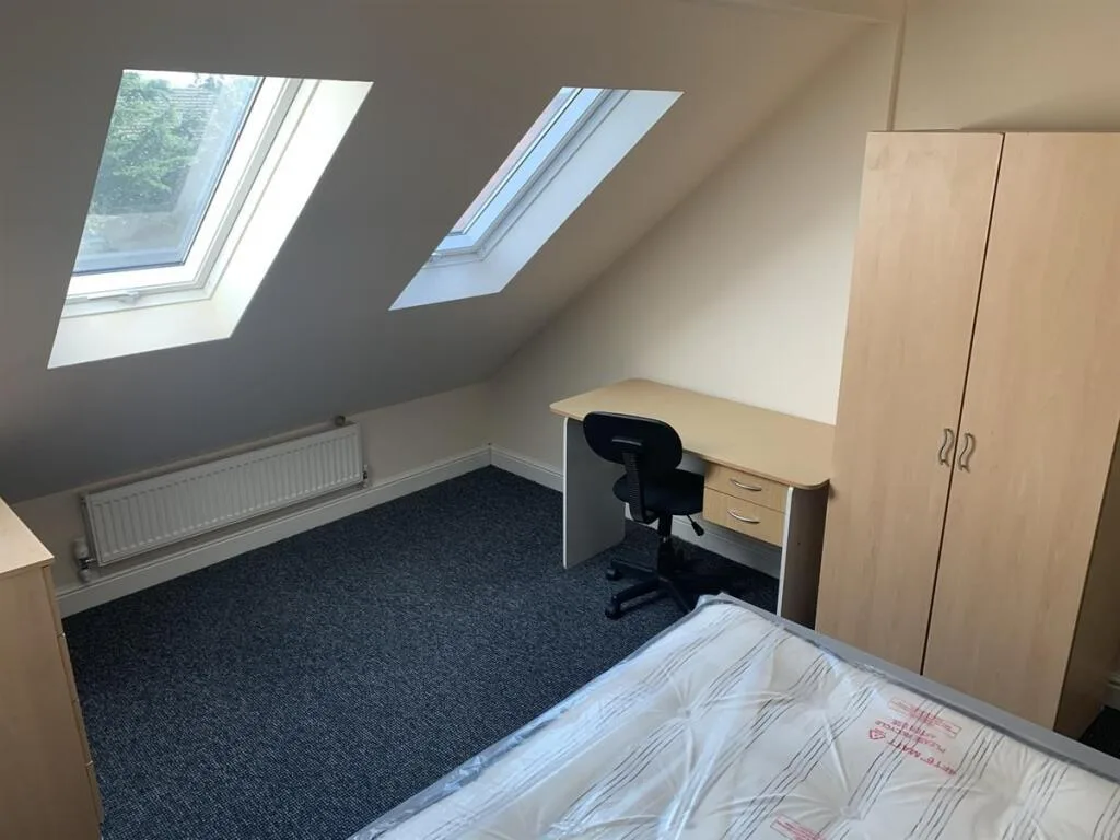 4 bedroom semi-detached house for rent