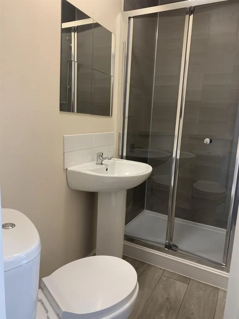 4 bedroom semi-detached house for rent