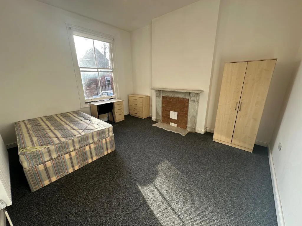 7 bedroom semi-detached house for rent