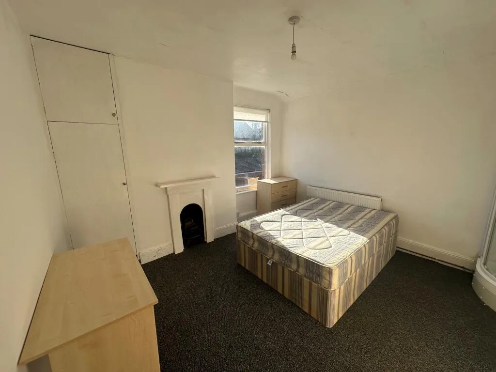 7 bedroom semi-detached house for rent